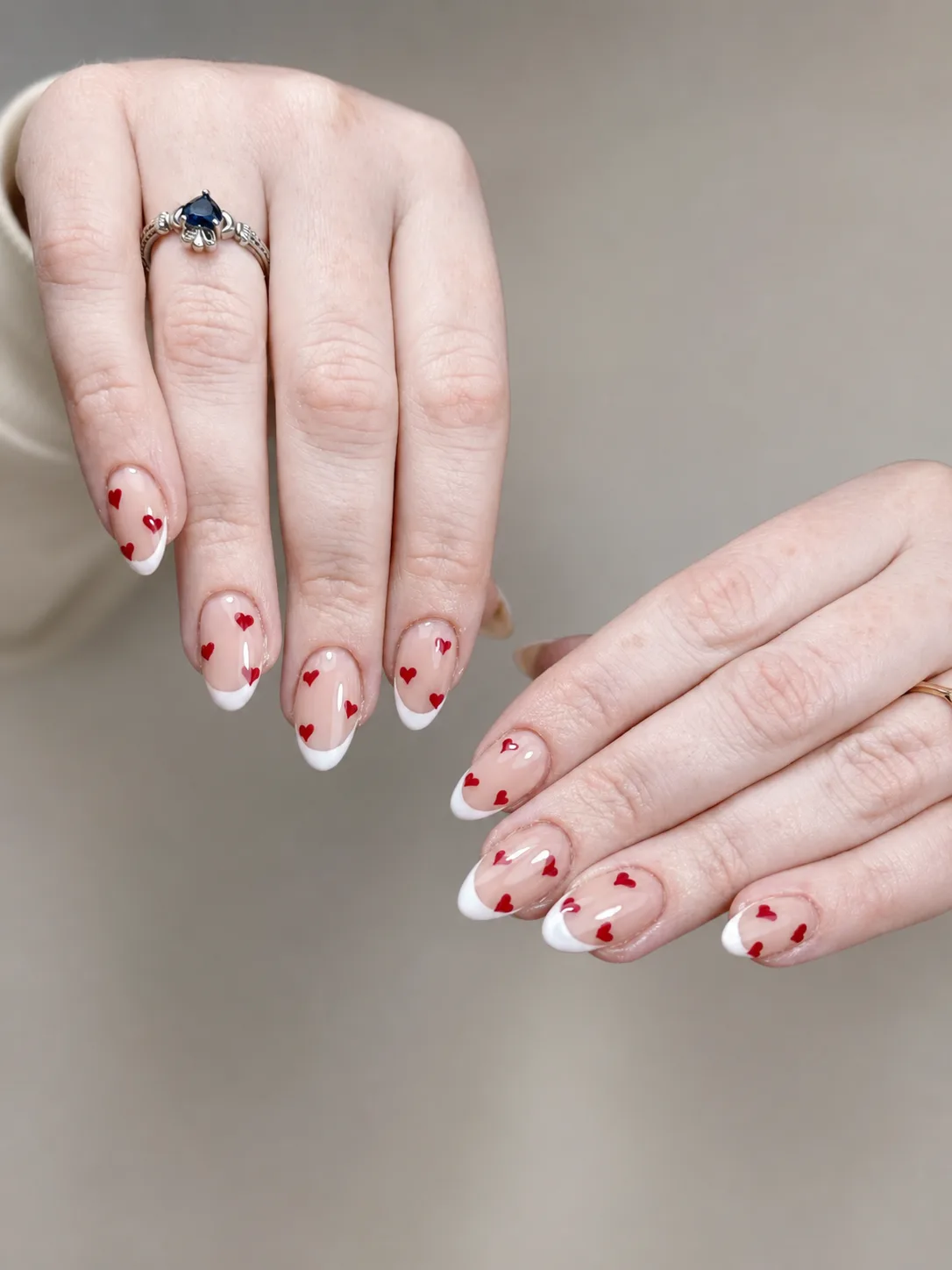 Nail art corazones french de Eclipse Studio Santander